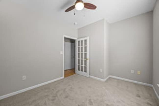 Building Photo - Charming 2 Bed + Office Condo in the Heart...