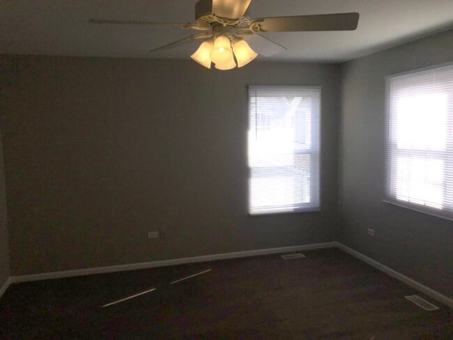 Building Photo - 671 Fieldcrest Dr