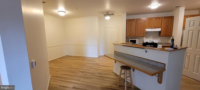 Building Photo - 2607 Chapel Lake Dr