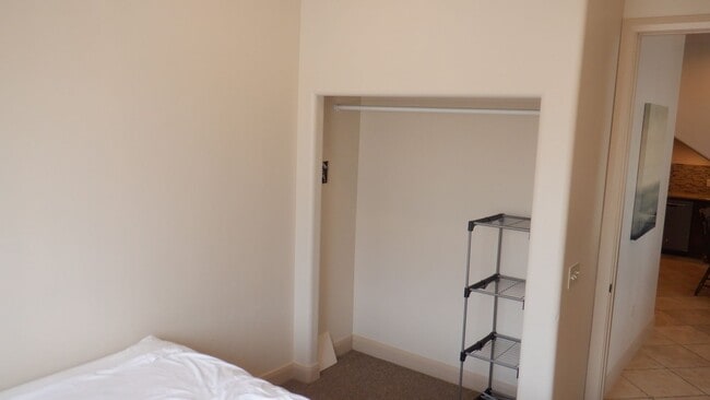 Building Photo - Furnished! 2 bed / 1 bath Condo  North End of Town