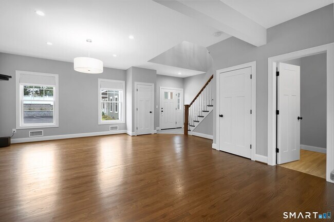 Building Photo - 204 Mountain Rd