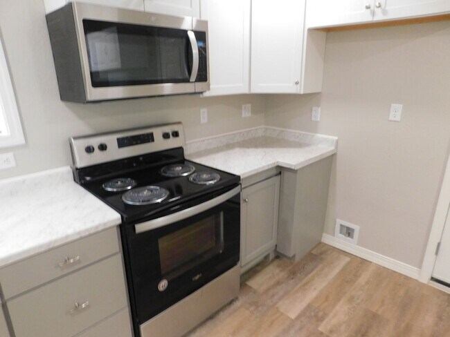 Building Photo - Central Air! Updated 2 Bedroom/1 Bath Rancher - $1,100/$1,650