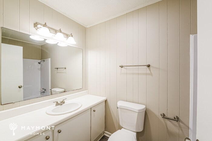 Building Photo - 77 Oakwood St