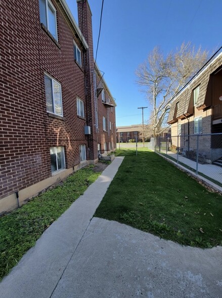 Building Photo - The Arches South Apartments