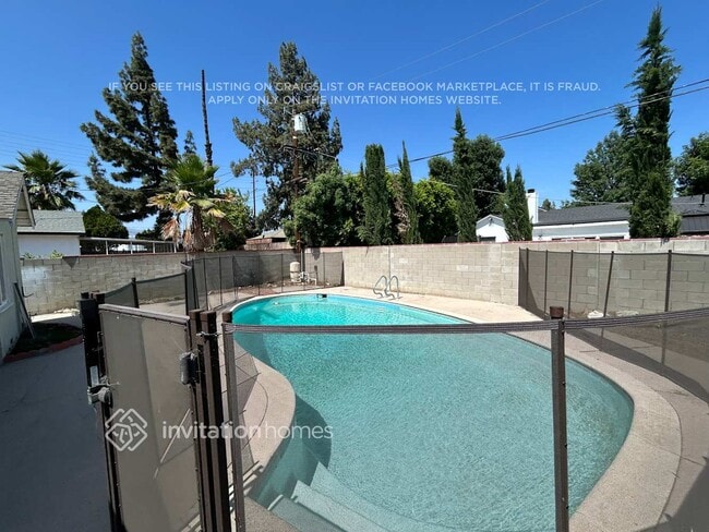 Building Photo - 8852 Casaba Ave