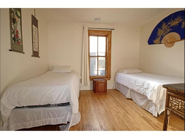 Building Photo - 1211 5th St NE