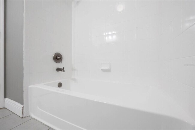 Building Photo - 5691 Bentgrass Dr