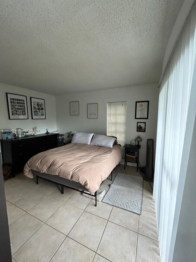Building Photo - 8550 SW 109th Ave