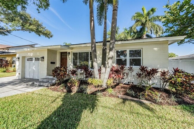 Building Photo - 640 Geneva Pl