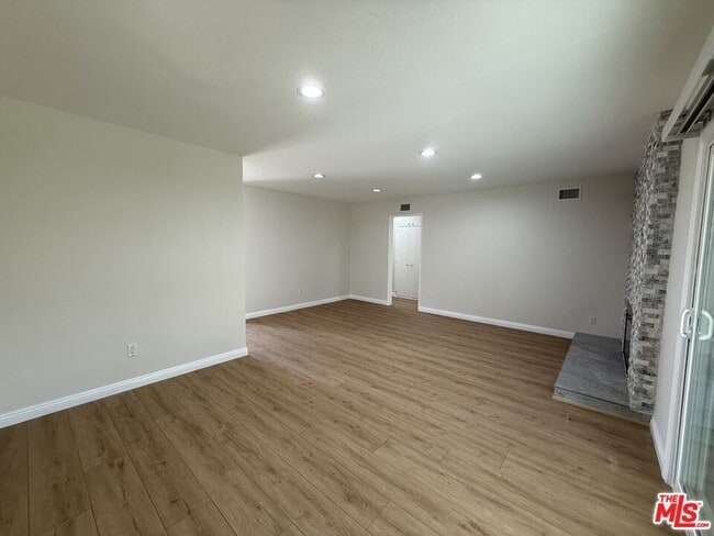 Building Photo - 20224 Kinzie St