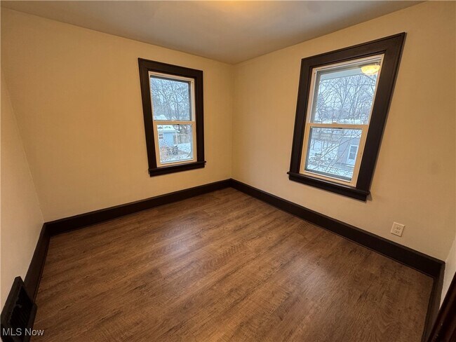 Building Photo - 767 Roscoe Ave