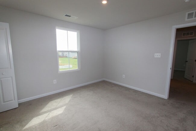 Building Photo - 4 Bed, 2.5 Single Family Home in Bunker Hi...