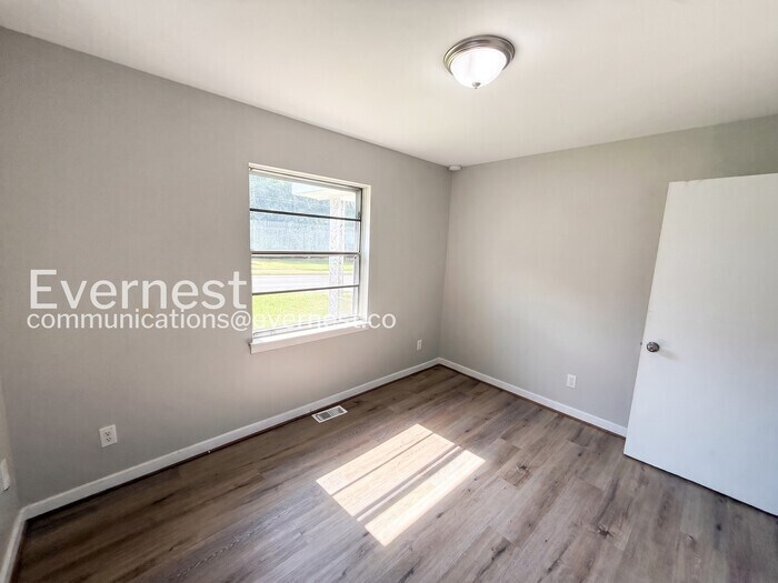 Building Photo - 1645 18th Way SW