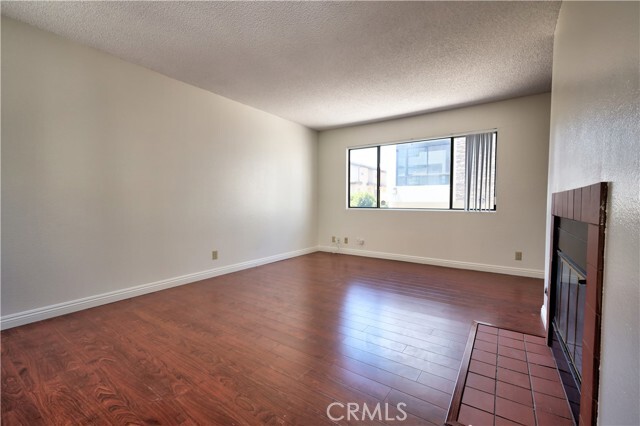 Building Photo - 1290 Elm Ave