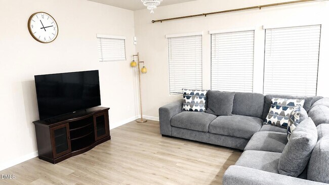 Building Photo - 609 Red River Dr