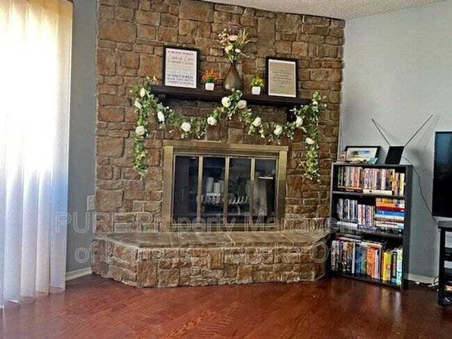 Building Photo - 10903 Gillette St