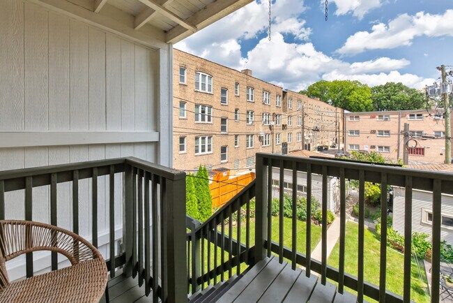 Building Photo - 414 S Harvey Ave