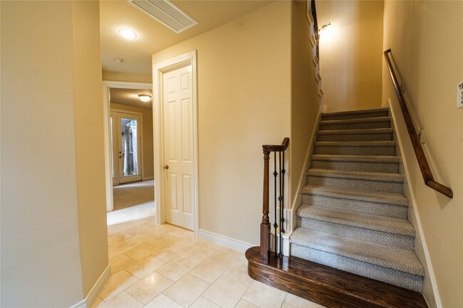 Building Photo - 2733 Sherwin St