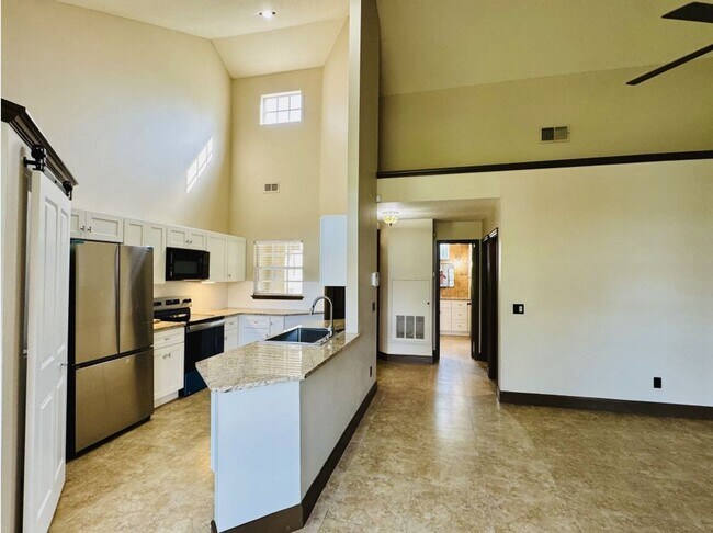 Building Photo - 1 bedroom 1 bath condo in Barclay Place in...