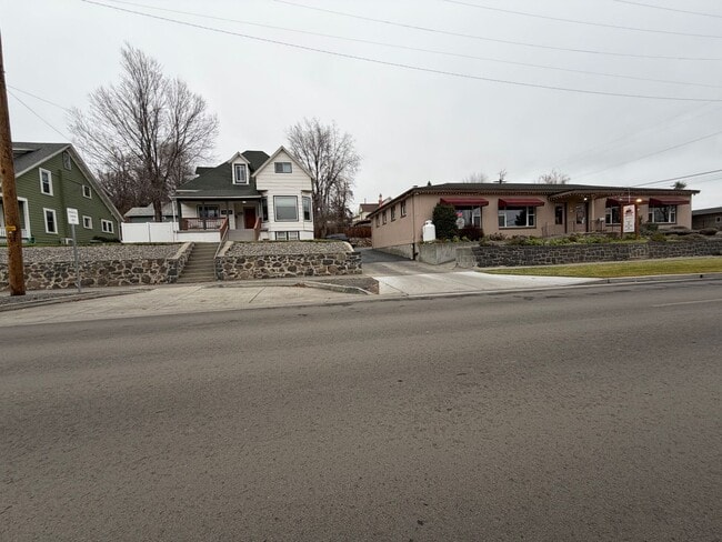 Building Photo - 5 bedroom house next to park