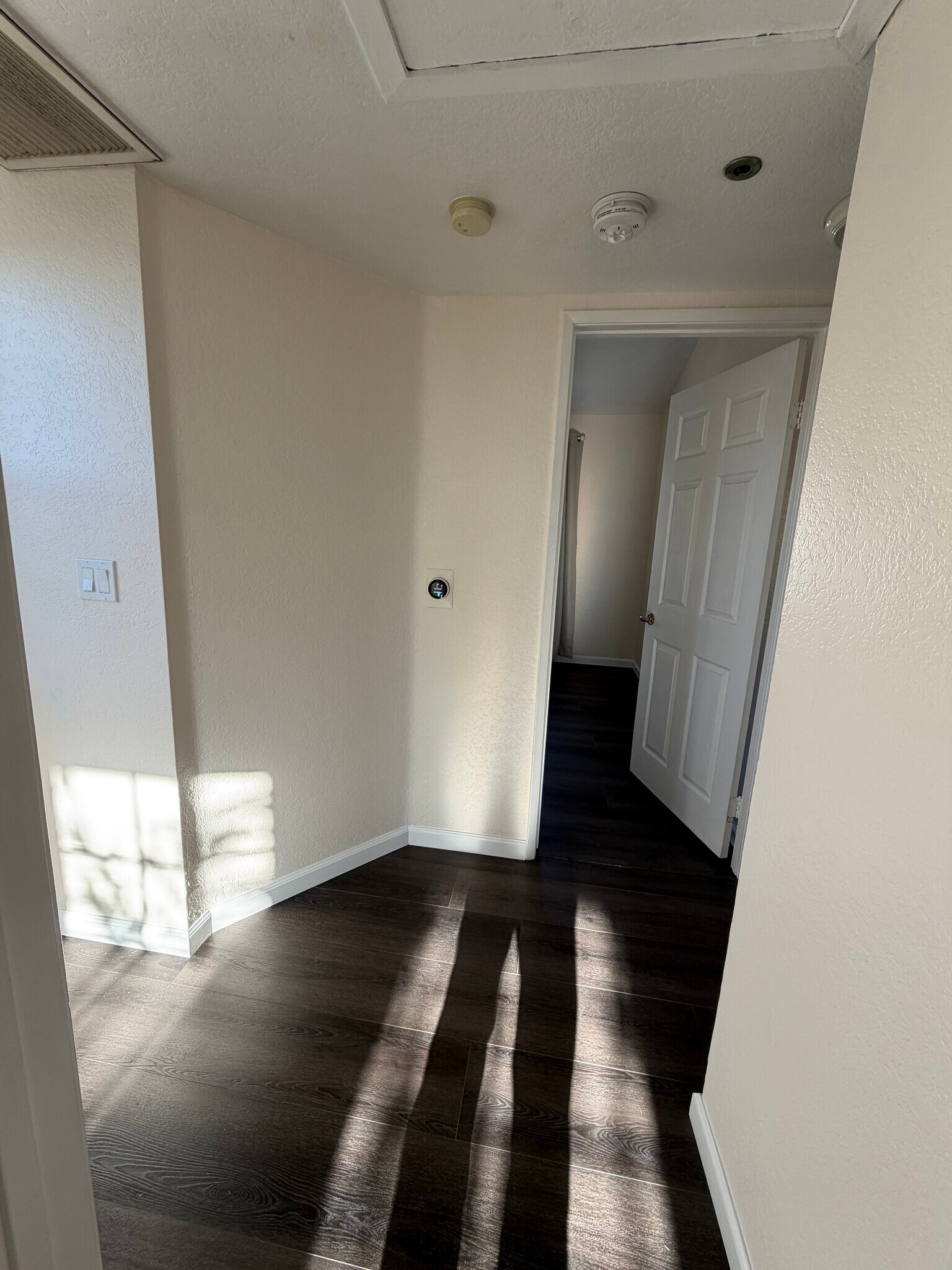 Building Photo - 13522 Glenoaks Blvd