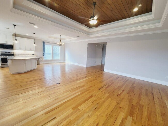 Building Photo - 2385 Sweet Valley Hts
