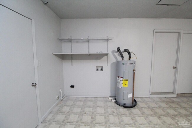 Building Photo - 7859 Bay Meadows Dr