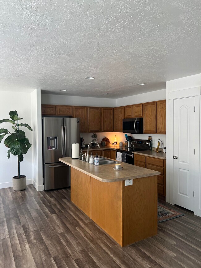 Building Photo - 6738 Balfour Ln W