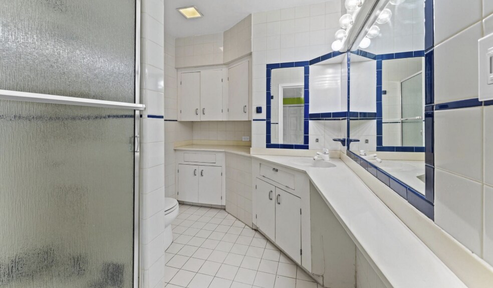Building Photo - 3314 Blue Bonnet Blvd