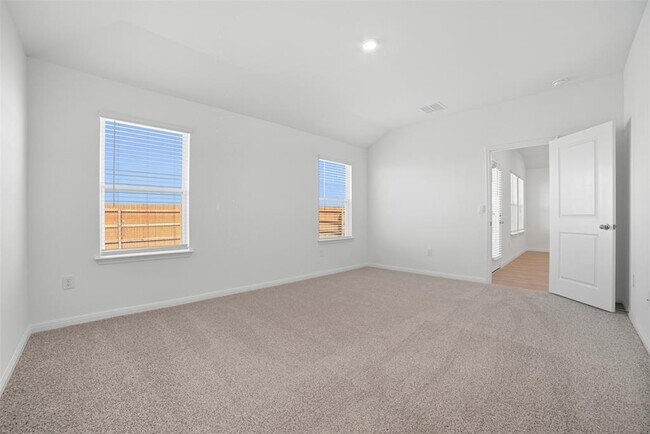 Building Photo - 445 Mustang Dr
