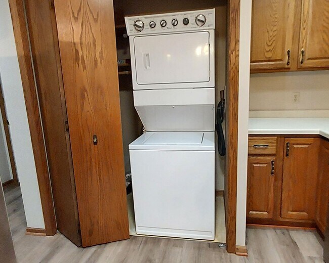 Building Photo - Nice 2 Bedroom 2 Bathroom Townhome in Some...