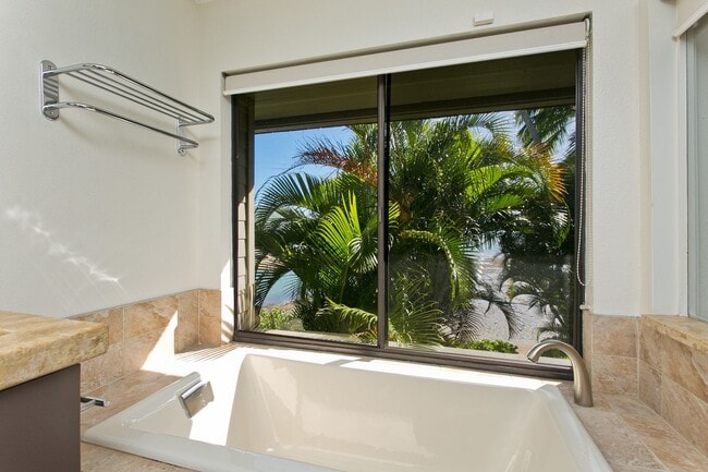 Building Photo - 117C Maunalua Ave
