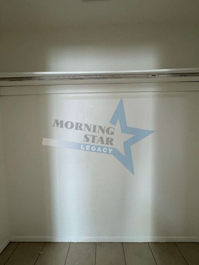 Building Photo - Cute 2-Bedroom Duplex