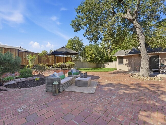 Building Photo - OPEN HOUSE 5/9 & 5/10 1:30-4:30