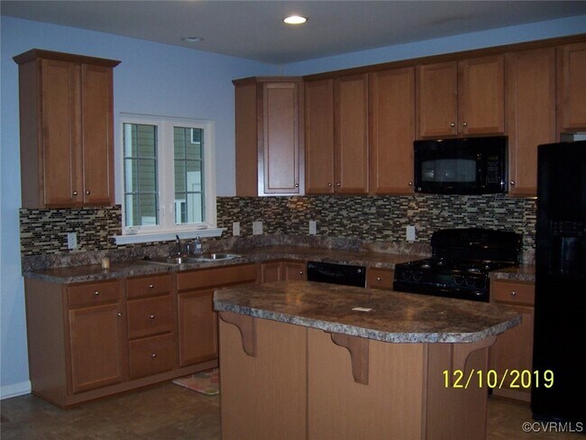 Building Photo - 3911 Fish Pond Ln