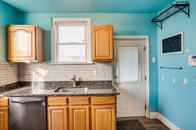 Building Photo - Spacious 3-Bedroom, 2.5-Bath Home with Gat...
