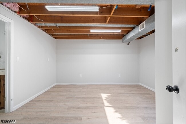 Building Photo - 160 Goldmine Ln