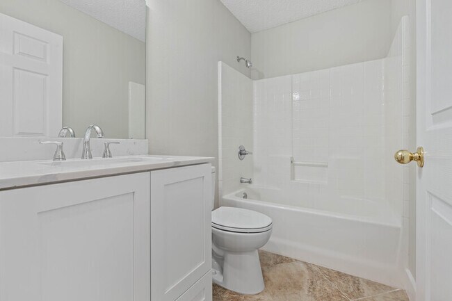 Building Photo - 6 Lemay Pl