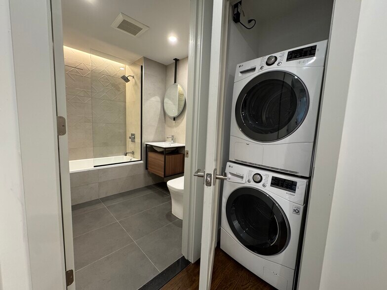 Building Photo - 150 Lenox Rd