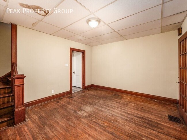 Building Photo - 385 E 13th Ave