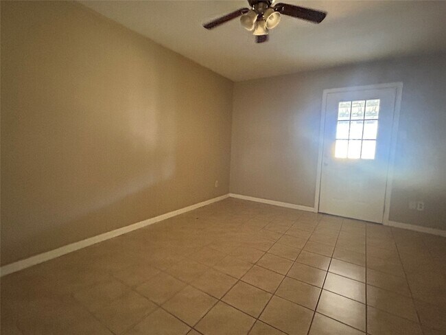 Building Photo - 937 Fresa Rd