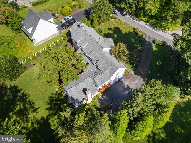 Building Photo - 507 Meadowbrook Cir