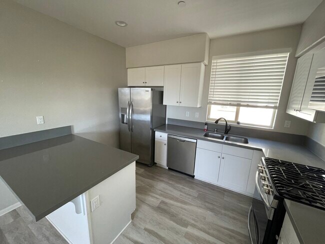 Building Photo - 8850 Olive Ln