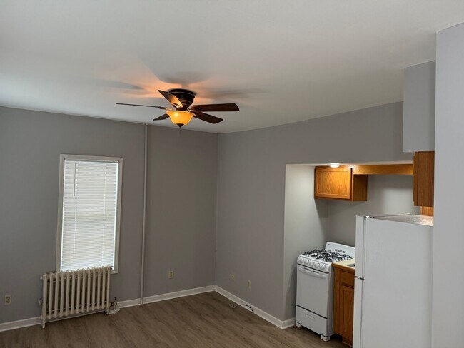 Building Photo - Modern 1 room Studio Corning**no pet dogs**