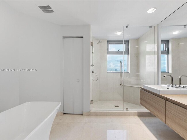 Building Photo - 17301 Biscayne Blvd