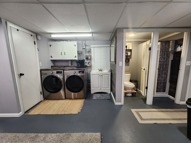 Building Photo - Unit 63