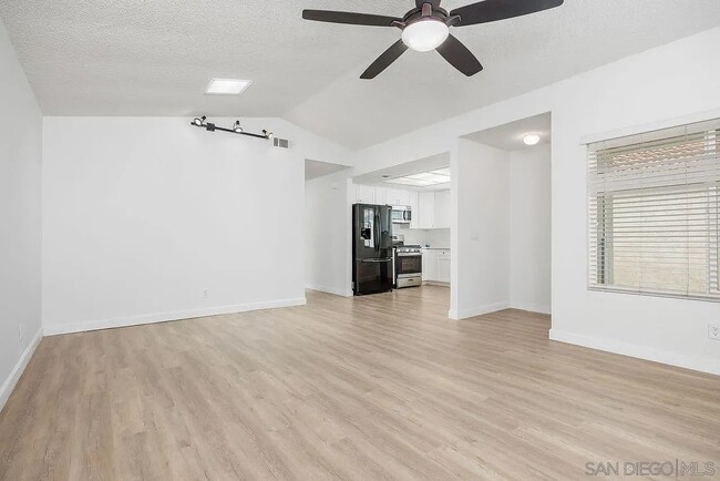 Building Photo - 207 Carissa Dr