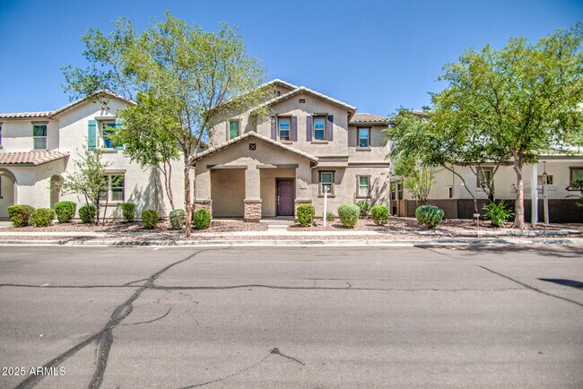 Building Photo - 4068 E Devon Dr