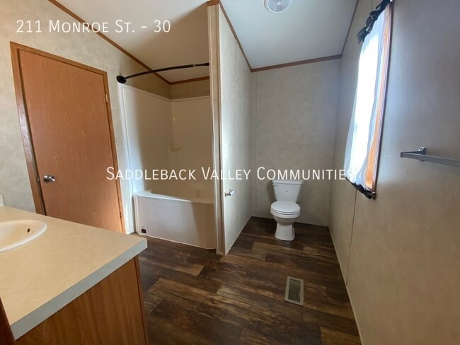 Building Photo - 211 Monroe St