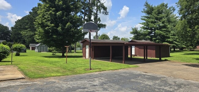 Building Photo - 204 Iris Dr